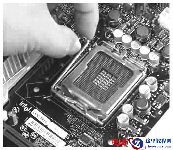电脑CPU和散热器的安装办法