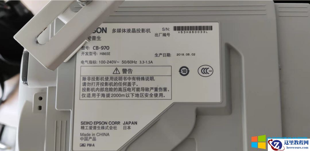 投影仪，电脑投影时,有的电脑投影出来是4:3的，有的电脑投影出来是16:9，为什么？