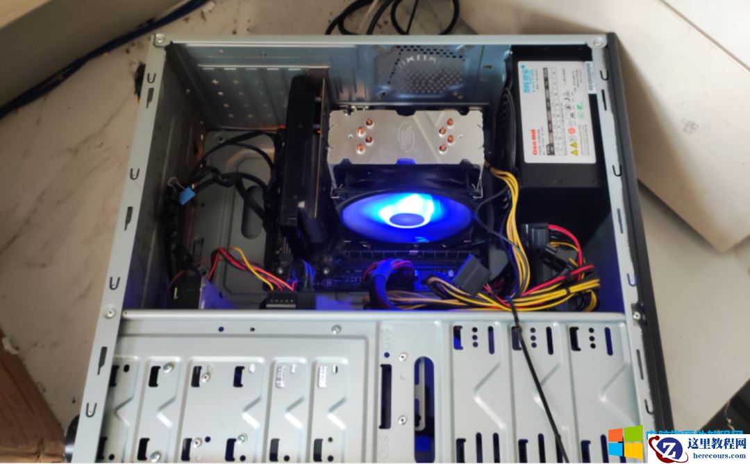 电脑配两块硬盘，240G固态+1T机械，别人都配一个1T固态，为什么啊