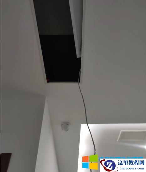 海康摄像头添加到POE录像机两种方法：1、即插即用，2、通过LAN口添加