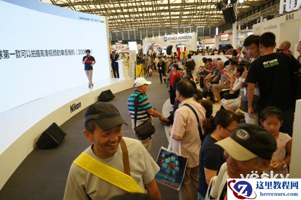 P&I2016:气氛火爆 尼康展台人头攒动