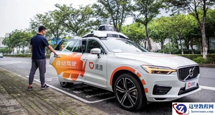 Robotaxi短兵相接：百度向左、滴滴向右