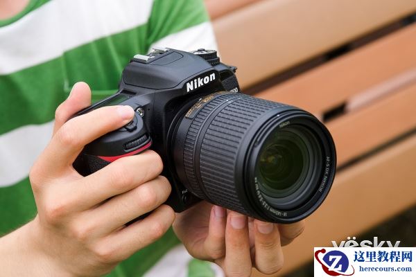 轻便小巧 尼康中阶单反D7500外观评测