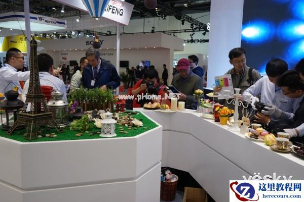 P&E2015:惊艳亮相 腾龙展台模特、展位一览