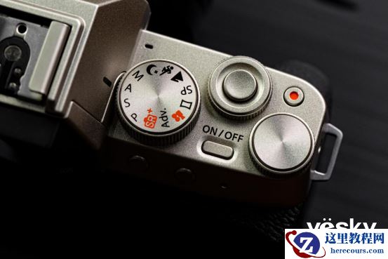 升级智能可视操控 富士X-T200无反相机评测