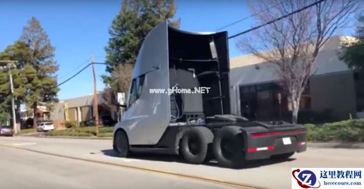 特斯拉 Semi 搭载 500 kWh 电池,预计下半年投产