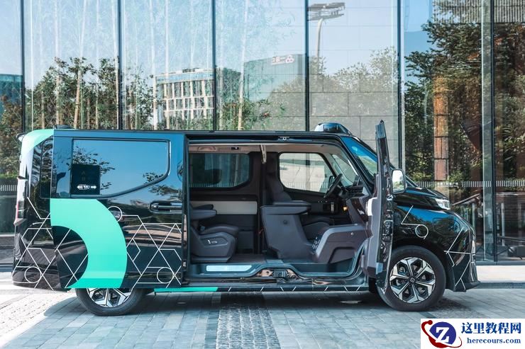 取消副驾、隐藏式B柱、发布即量产，文远知行这款 Robotaxi 有点牛