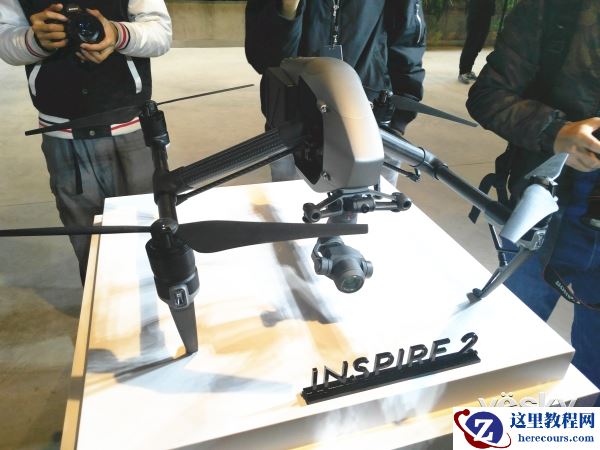 狂炫黑科技不能停 大疆新款航拍无人机登场