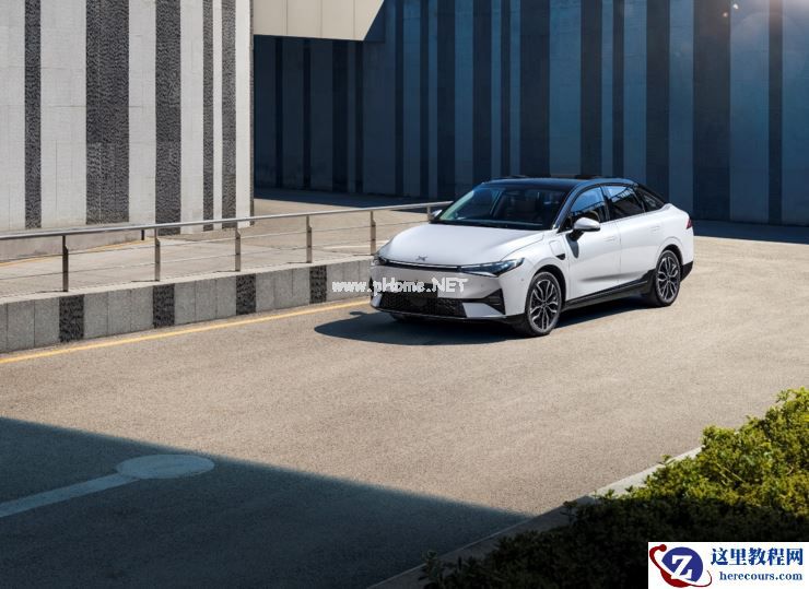 小鹏 P5 如何重新定义「智能家轿」？丨多维度对比评测