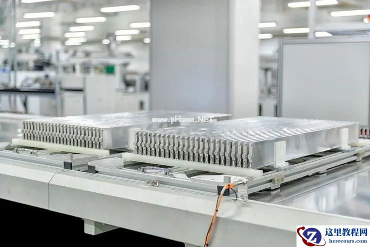 一个比亚迪，十个「蔚小理」