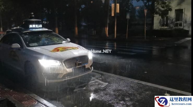 北京雨夜试乘百度 Robotaxi ，是什么体验？| 新智驾实测