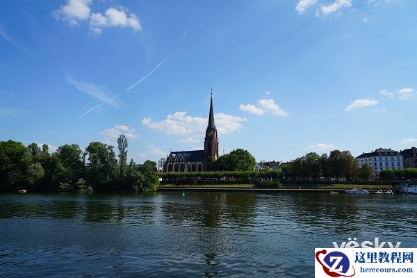 传统且现代法兰克福 索尼全微™a7RII欧洲行