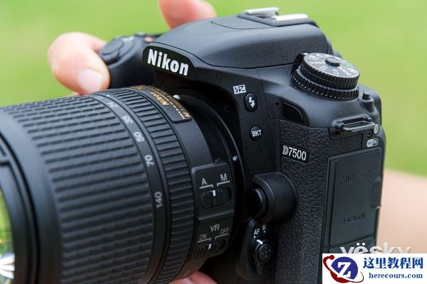 轻便小巧 尼康中阶单反D7500外观评测