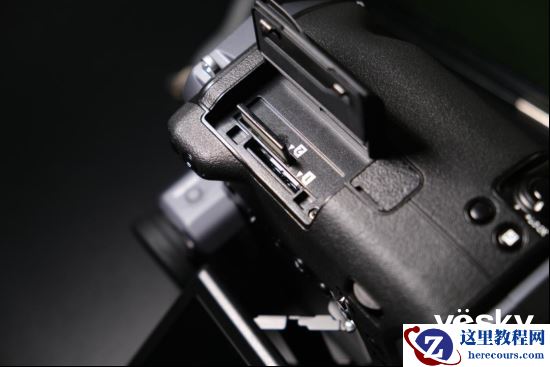 1亿像素防抖加持 富士GFX100中画幅无反发布