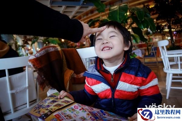 轻松摄影 口袋相机：索尼黑卡™RX100 V