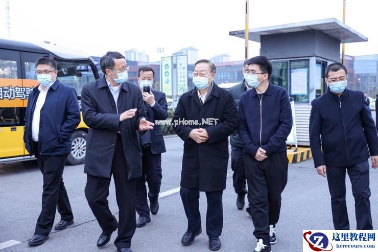 共议“车路云一体化”落地，2022智能网联汽车创新应用高峰论坛举行