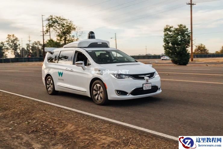 Robotaxi短兵相接：百度向左、滴滴向右