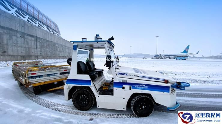 揭秘「全球首个」民航机坪无人驾驶车队！复盘驭势科技商业化落地之年