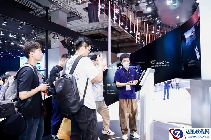 以手机“撬动”出行生态，星纪魅族集团将如何主导智能座舱的行业变革？