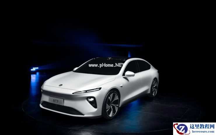 首款纯电轿车发布丨狙击「BBA」的李斌，狂甩「王炸」的蔚来