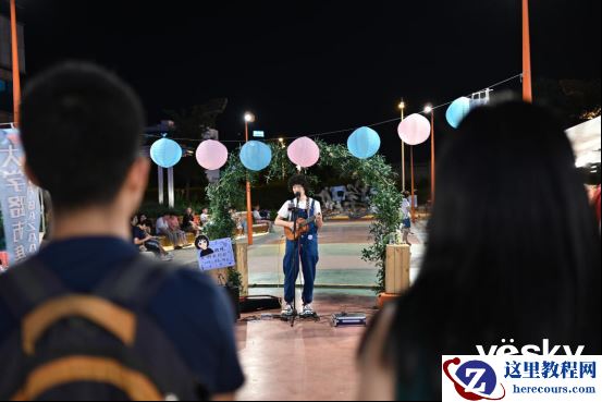 升级智能可视操控 富士X-T200无反相机评测