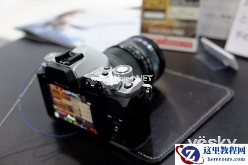 CP+2015:功能更完善 奥林巴斯E-M5II展出