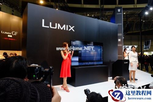 CP+2015:时尚更靓丽 美女新品齐聚松下展台