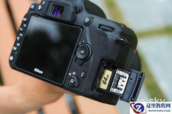 轻便小巧 尼康中阶单反D7500外观评测
