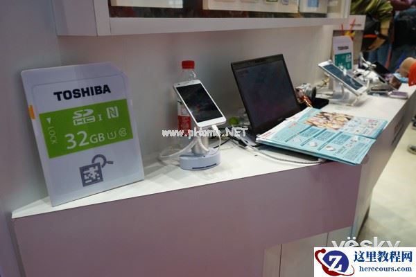 P&E2015:无限改变生活 东芝无线存储卡展示