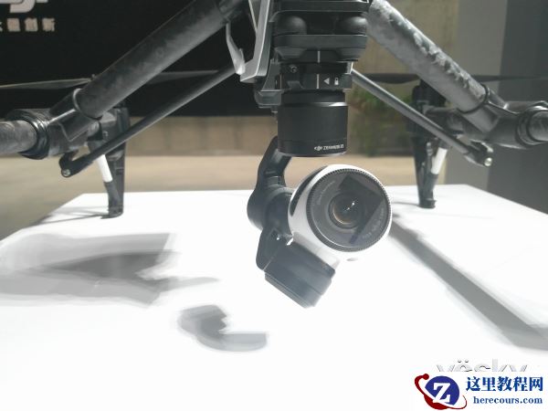 狂炫黑科技不能停 大疆新款航拍无人机登场