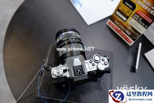 CP+2015:功能更完善 奥林巴斯E-M5II展出