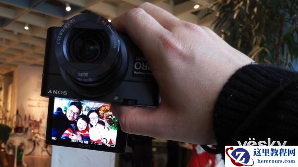 轻松摄影 口袋相机：索尼黑卡™RX100 V