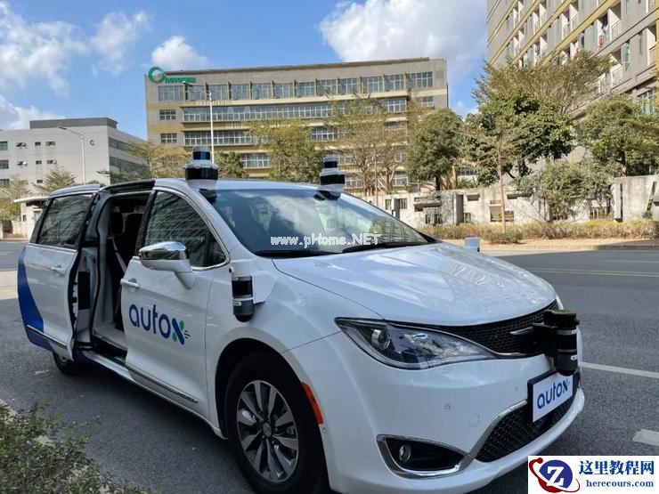 搭到一辆「真无人」的无人驾驶出租车是什么体验?丨新智驾实测