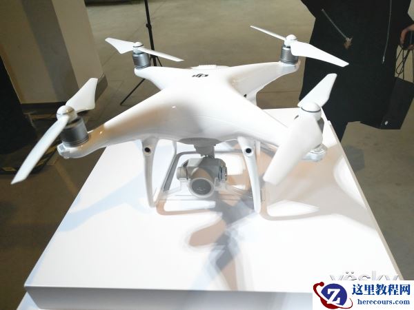 狂炫黑科技不能停 大疆新款航拍无人机登场