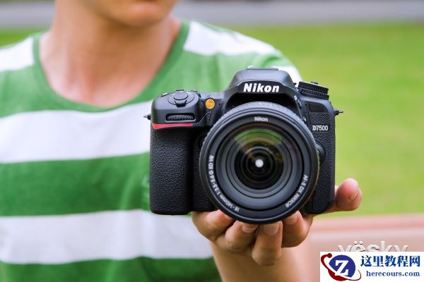 轻便小巧 尼康中阶单反D7500外观评测