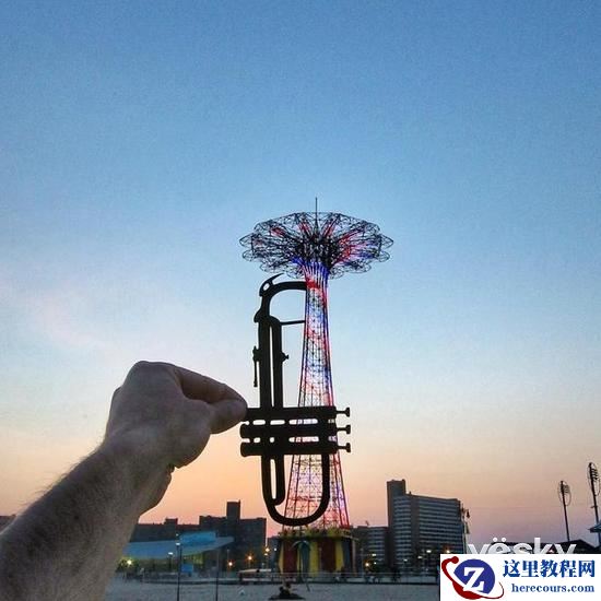 一部相机一张剪纸，他就惊艳了全世界