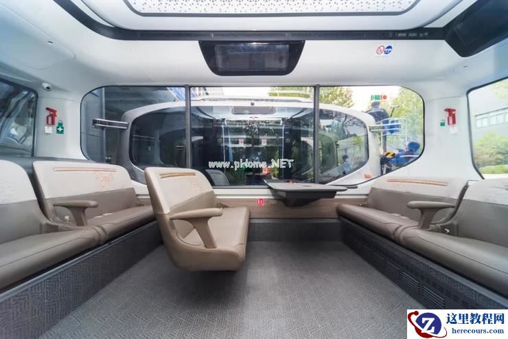 直接去掉方向盘!这家「老牌车企」官宣 L4 无人驾驶车已批量下线