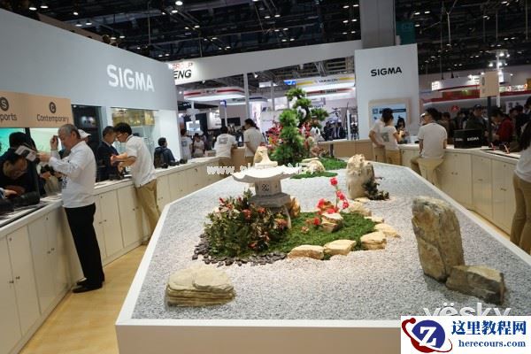 P&E2015:品类丰富招人爱 适马展台人头攒