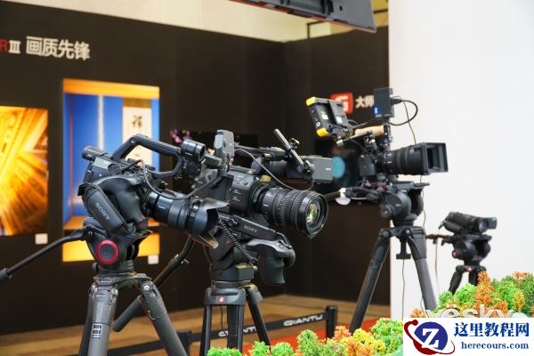 P&E 2018：索尼微单齐上阵 还有神秘新镜亮相