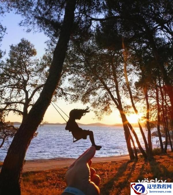 一部相机一张剪纸，他就惊艳了全世界