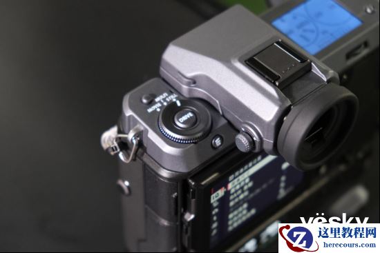 1亿像素防抖加持 富士GFX100中画幅无反发布