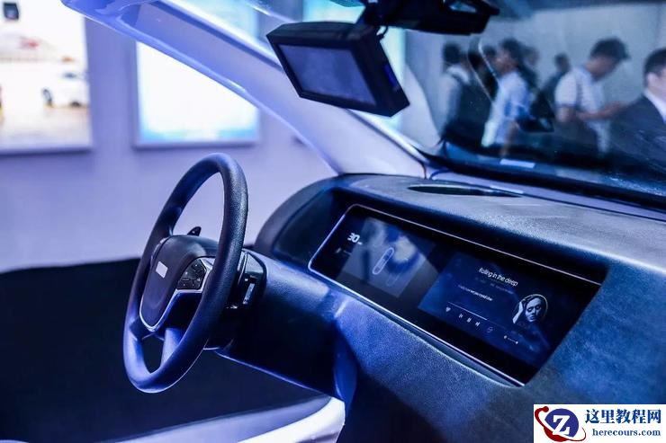 智能座舱自研，是砒霜还是蜜糖？