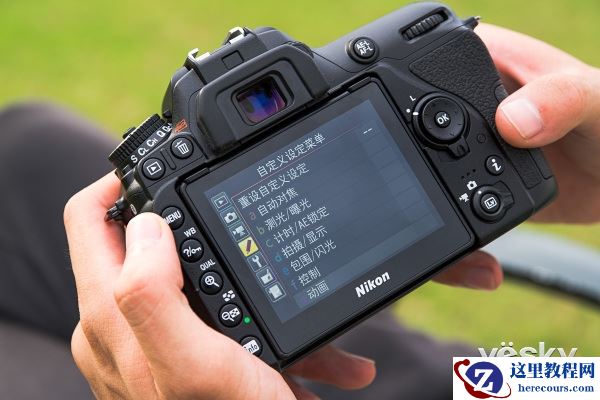 轻便小巧 尼康中阶单反D7500外观评测