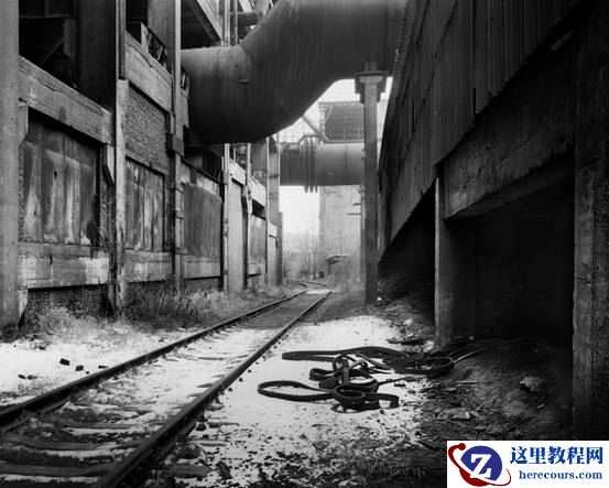 Macintosh HD:Users:apple:Downloads:张哲恒小图:10穿过厂房的铁轨.jpg