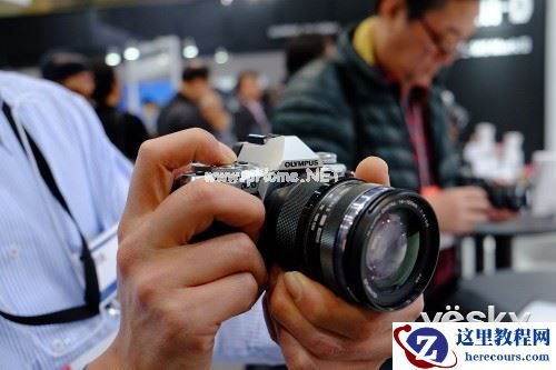 CP+2015:功能更完善 奥林巴斯E-M5II展出