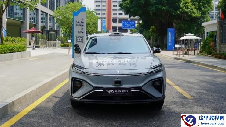 实测元戎启行「主驾无人」，「老司机」在市中心穿行无阻