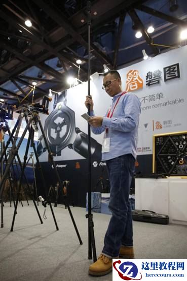 谢总在用f-2500拍摄高角度全景图