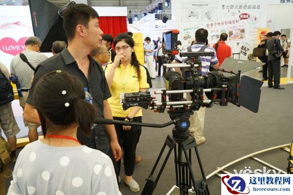 P&I2016:气氛火爆 尼康展台人头攒动