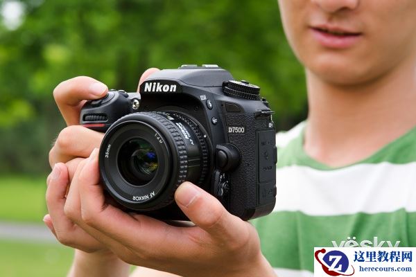 轻便小巧 尼康中阶单反D7500外观评测
