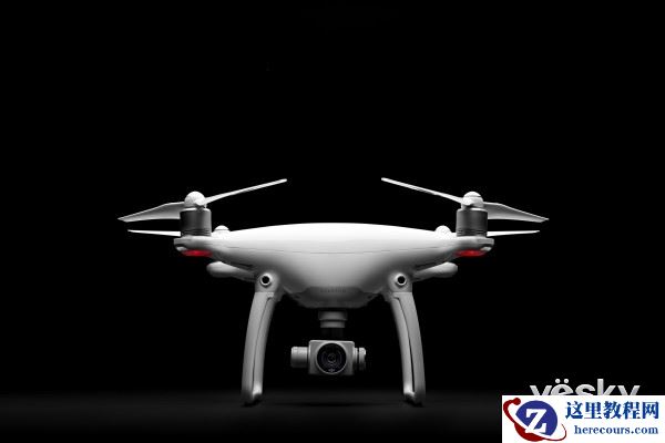 DJI大疆创新发布大疆精灵4 迈入